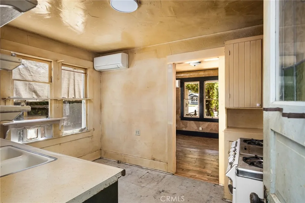 349 Pine Orange, CA 92866