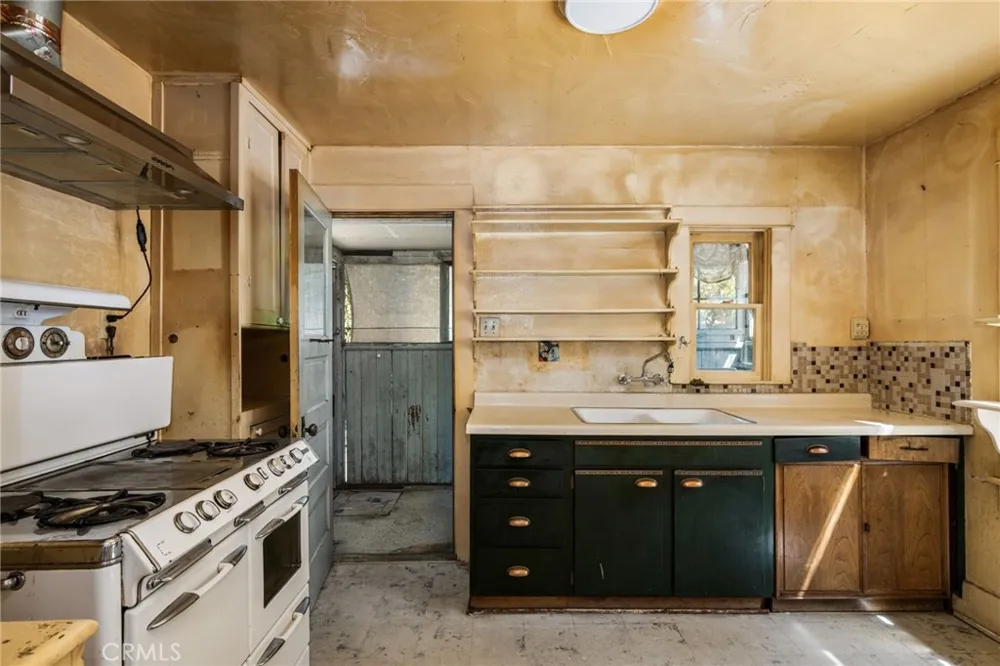 349 Pine Orange, CA 92866