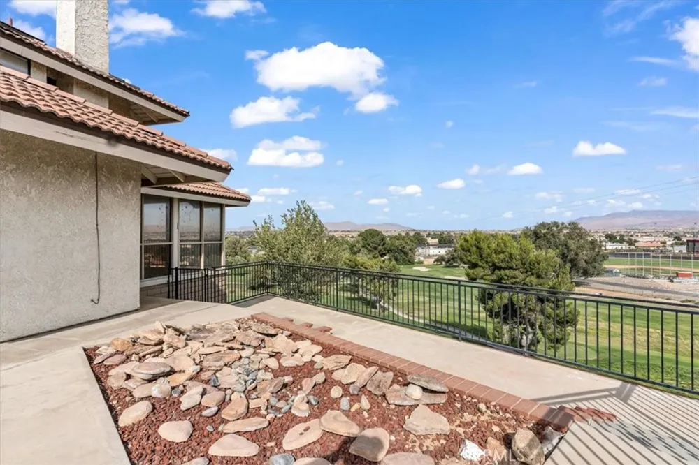 12519 Elmcroft Victorville, CA 92395