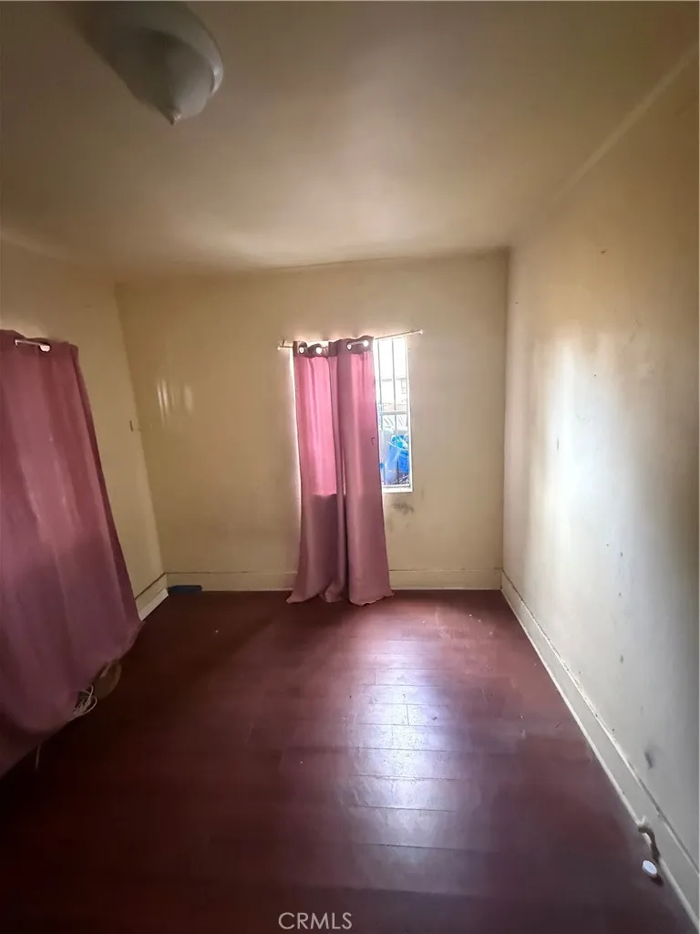 5611 S Normandie Los Angeles, CA 90037