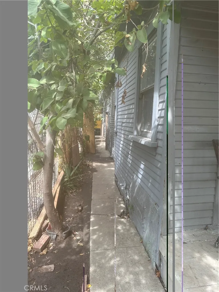 5611 S Normandie Los Angeles, CA 90037