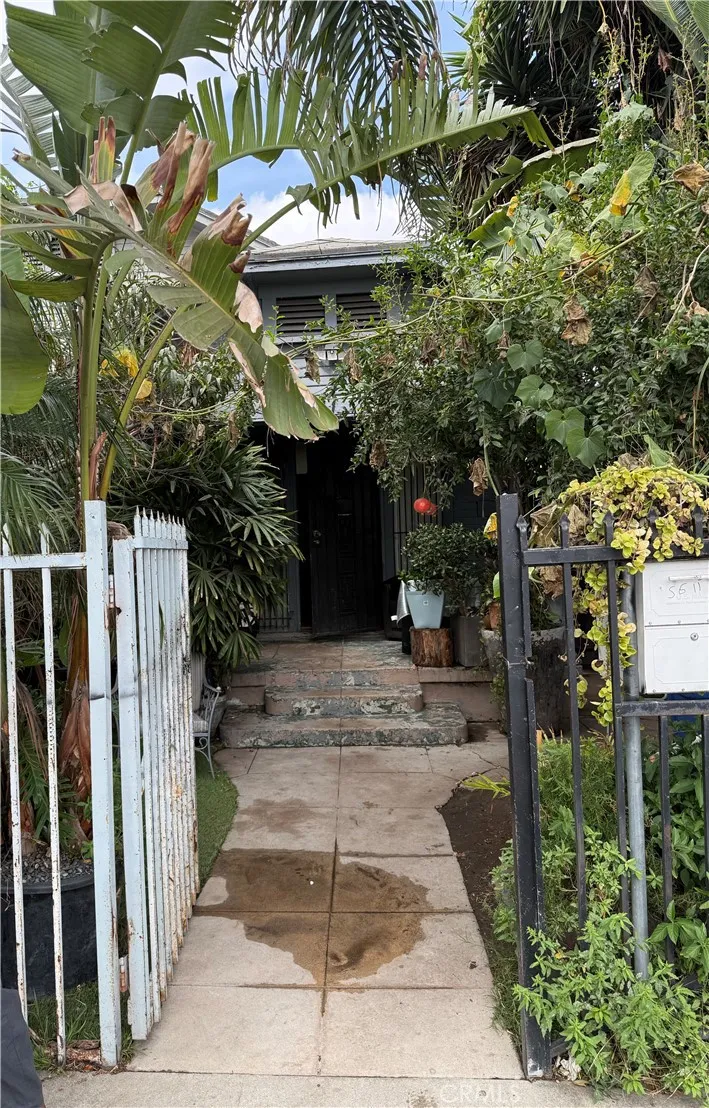 5611 S Normandie Los Angeles, CA 90037