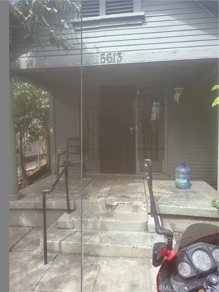 5611 S Normandie Los Angeles, CA 90037