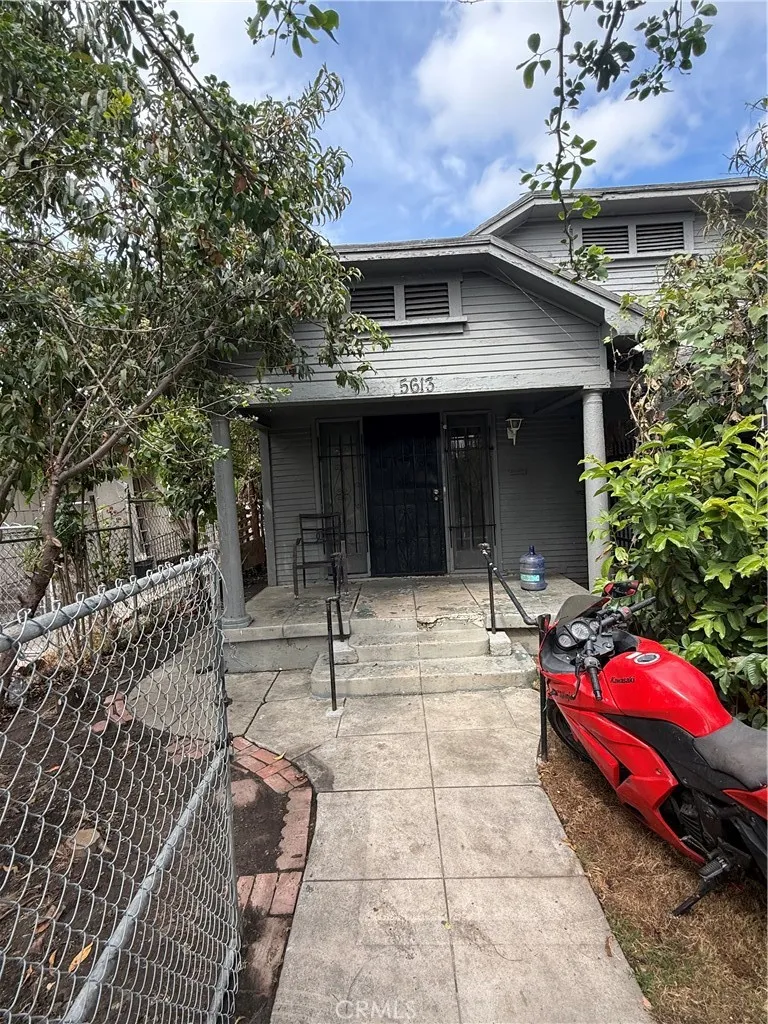 5611 S Normandie Los Angeles, CA 90037