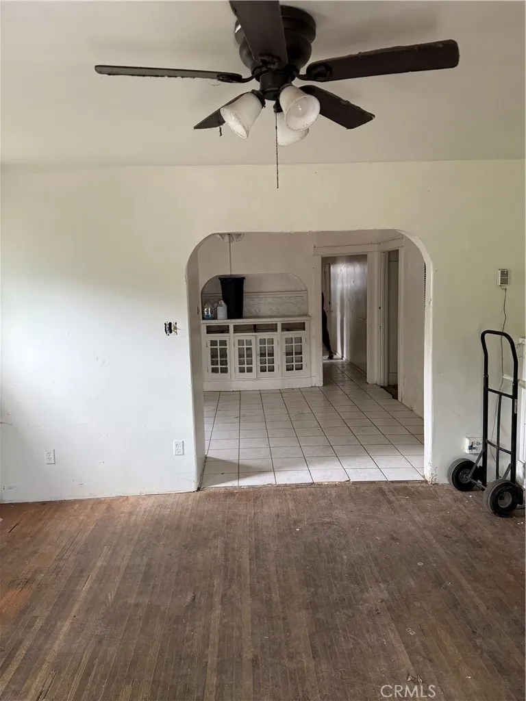 5611 S Normandie Los Angeles, CA 90037