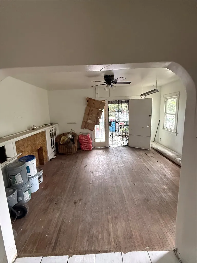 5611 S Normandie Los Angeles, CA 90037