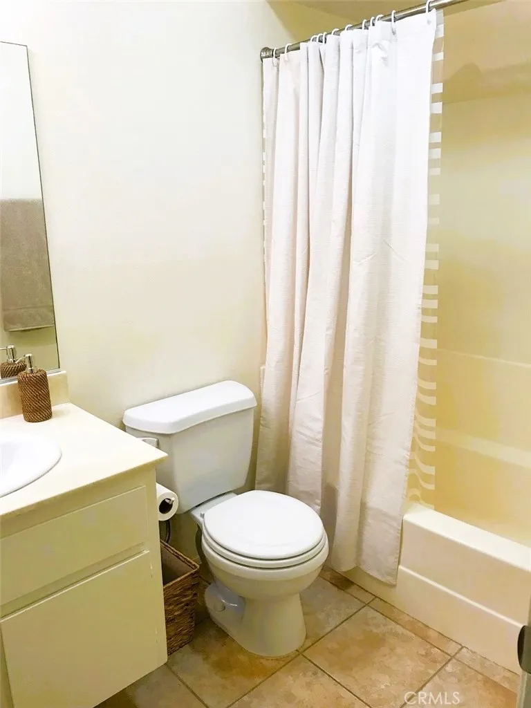 700 W La Veta Orange, CA 92868
