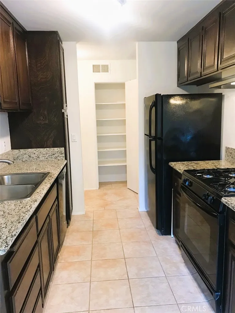 700 W La Veta Orange, CA 92868