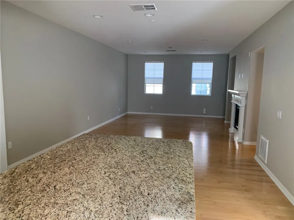 15213 Lafayette Tustin, CA 92782
