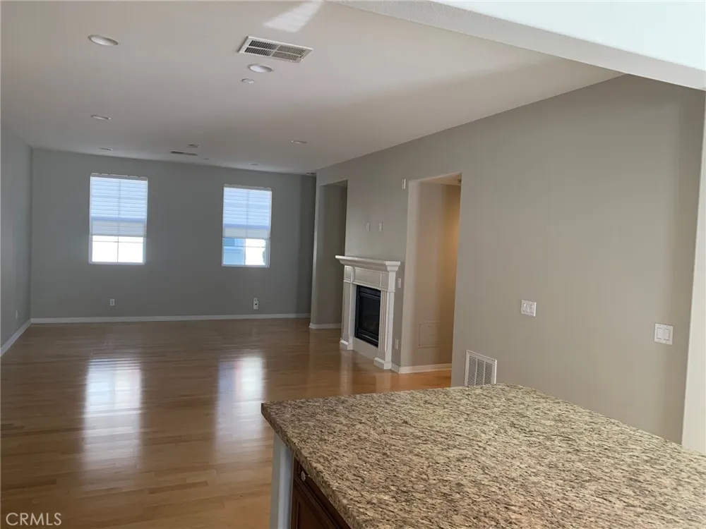 15213 Lafayette Tustin, CA 92782