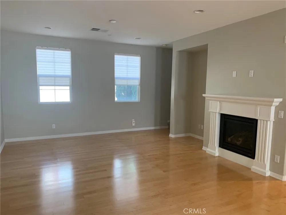 15213 Lafayette Tustin, CA 92782