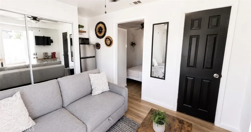 3328 Mohawk Riverside, CA 92503