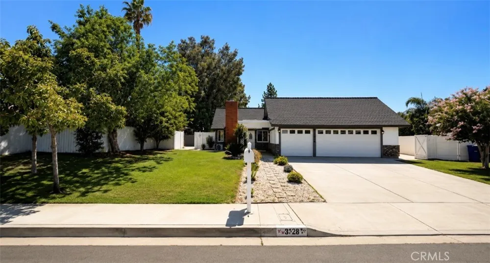 3328 Mohawk Riverside, CA 92503