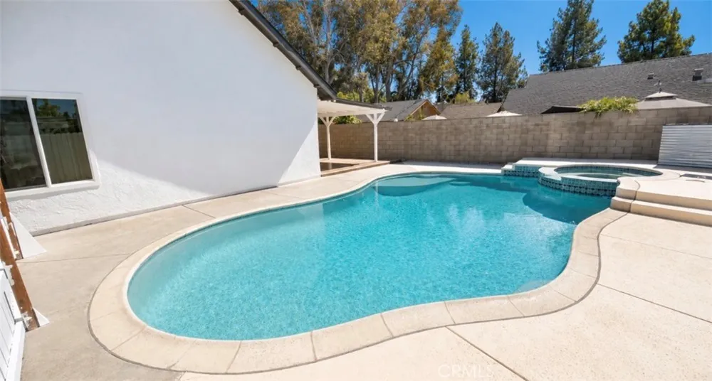 3328 Mohawk Riverside, CA 92503