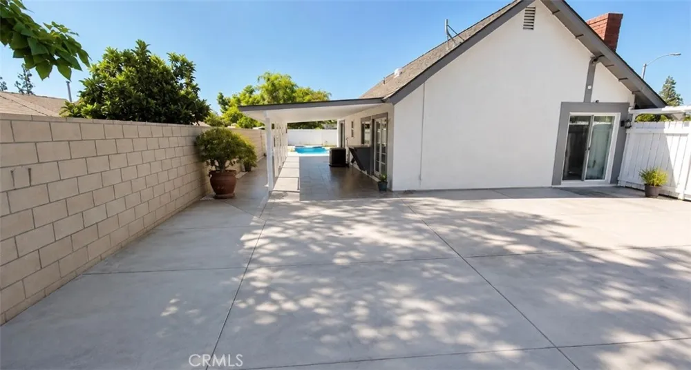 3328 Mohawk Riverside, CA 92503