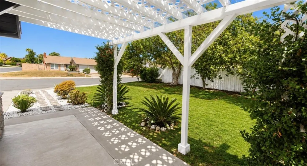 3328 Mohawk Riverside, CA 92503