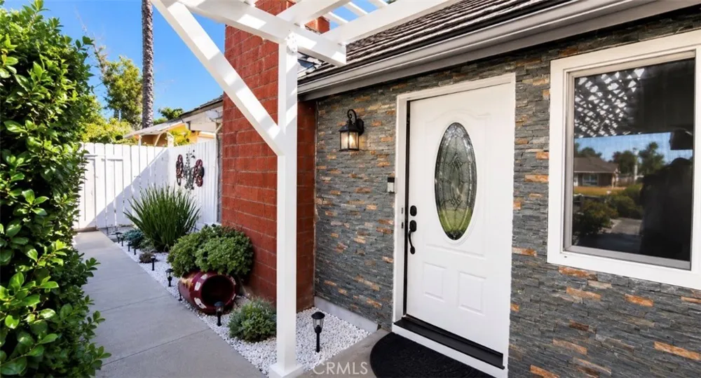 3328 Mohawk Riverside, CA 92503