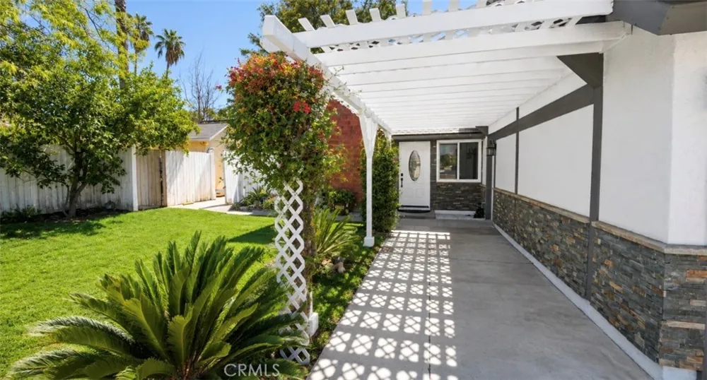3328 Mohawk Riverside, CA 92503