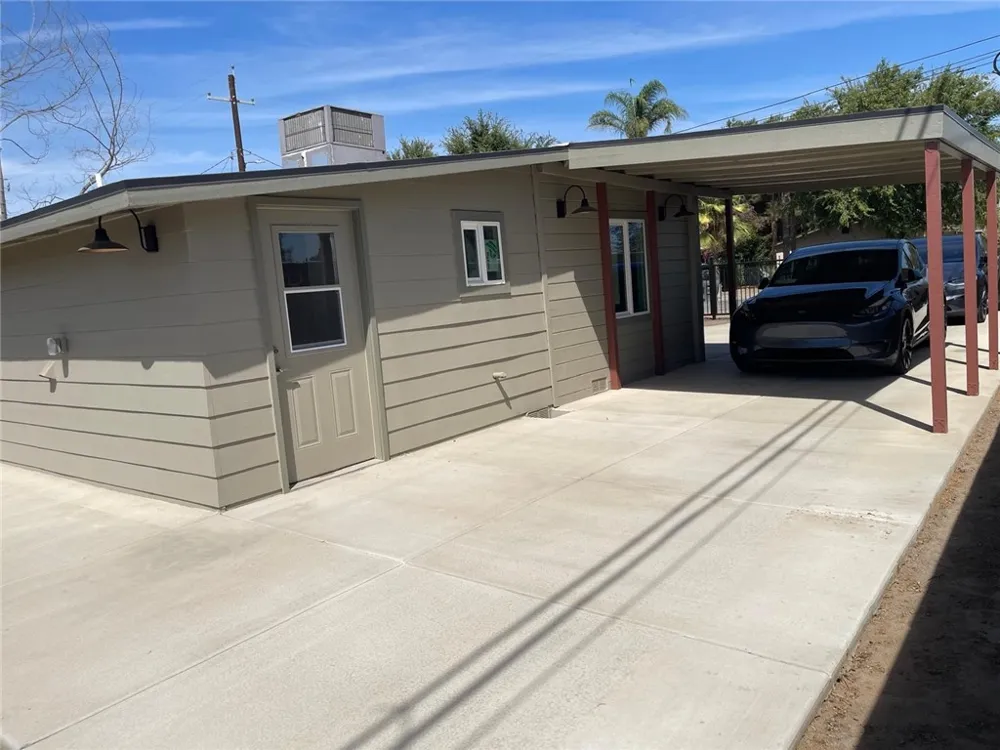 1013 Delfino Bakersfield, CA 93304