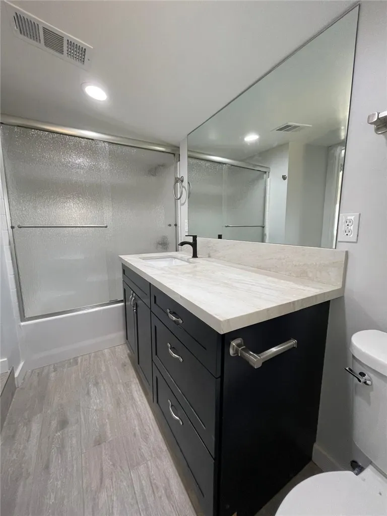 1013 Delfino Bakersfield, CA 93304