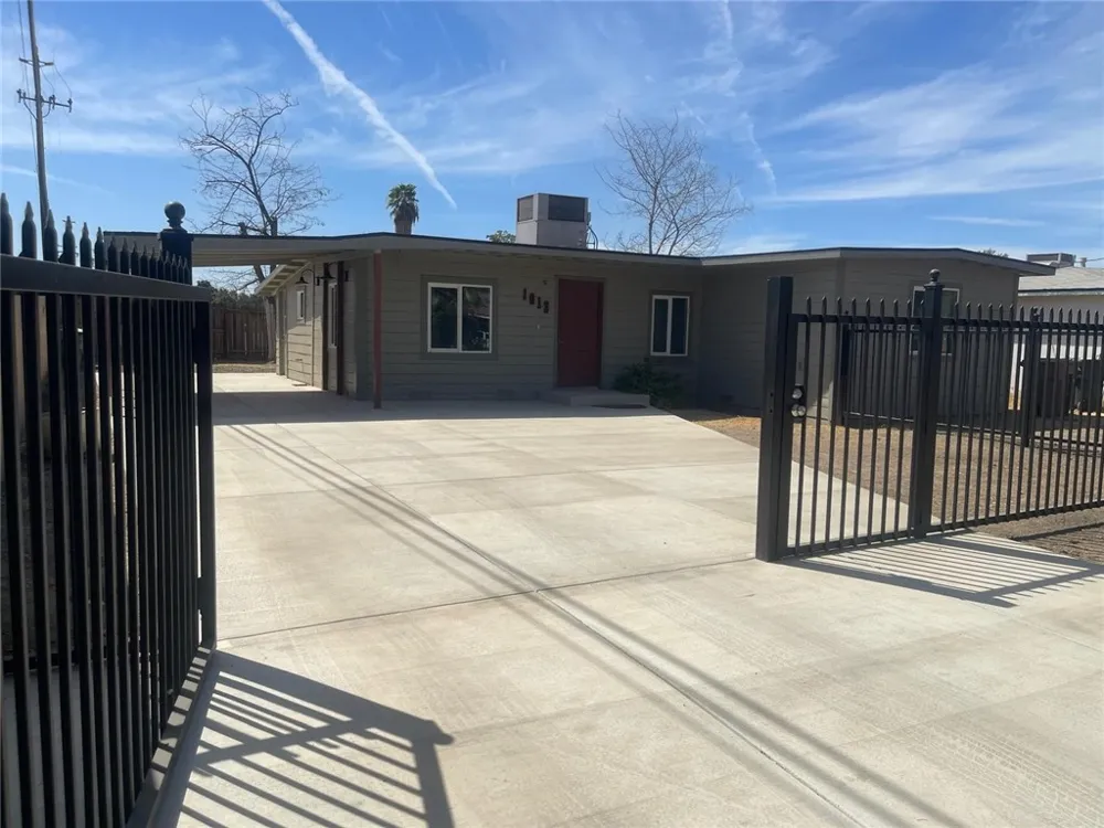 1013 Delfino Bakersfield, CA 93304