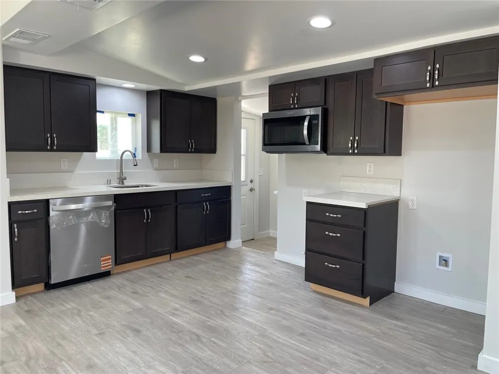 1013 Delfino Bakersfield, CA 93304
