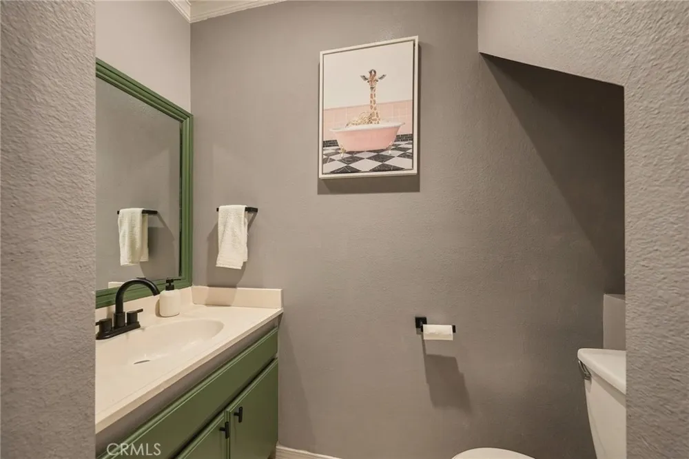 355 Avocado #H-1 Costa Mesa, CA 92627