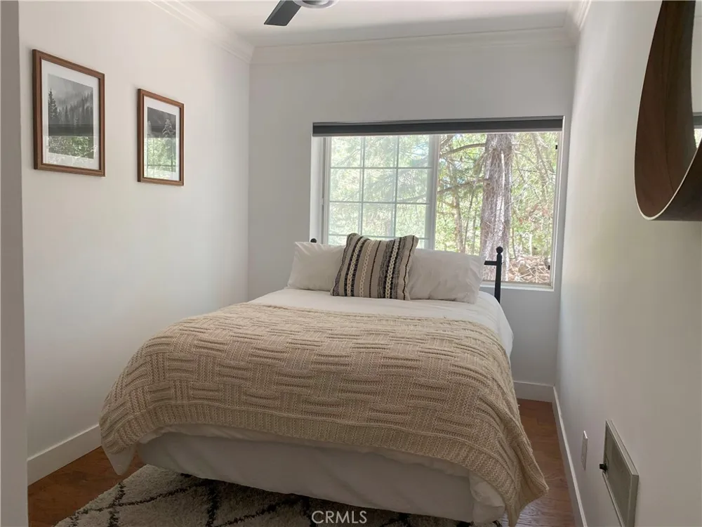 939 Canyon Spur Lake Arrowhead, CA 92352