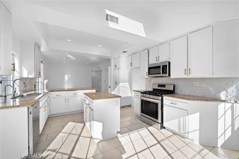 24302 Andrea St Laguna Hills, CA 92656