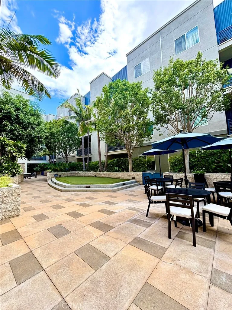 300 E 4th Street #422 Long Beach, CA 90802