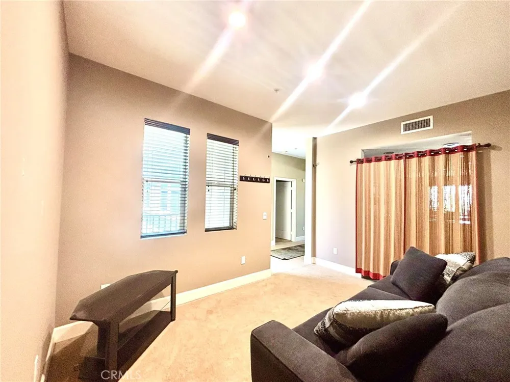 300 E 4th Street #422 Long Beach, CA 90802