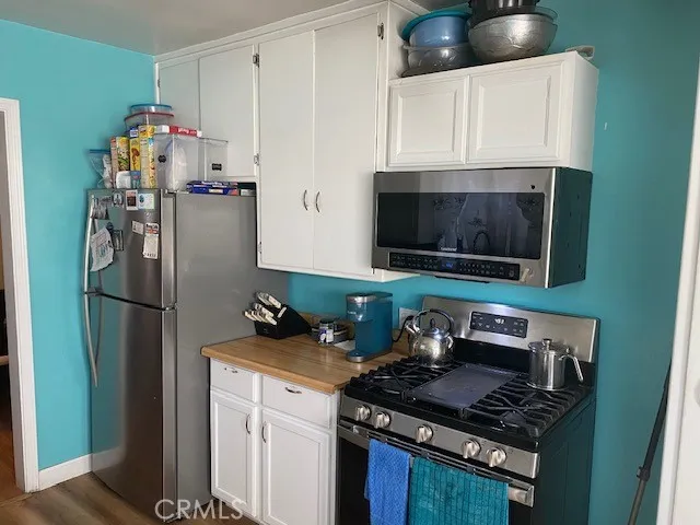 1203 S CASTLEGATE AVENUE Compton, CA 90221