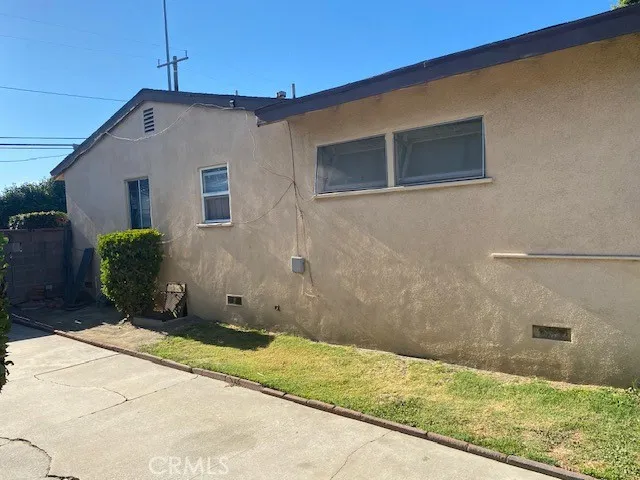1203 S CASTLEGATE AVENUE Compton, CA 90221