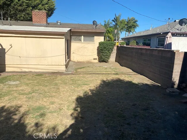 1203 S CASTLEGATE AVENUE Compton, CA 90221