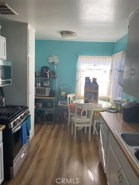 1203 S CASTLEGATE AVENUE Compton, CA 90221