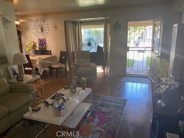 1203 S CASTLEGATE AVENUE Compton, CA 90221