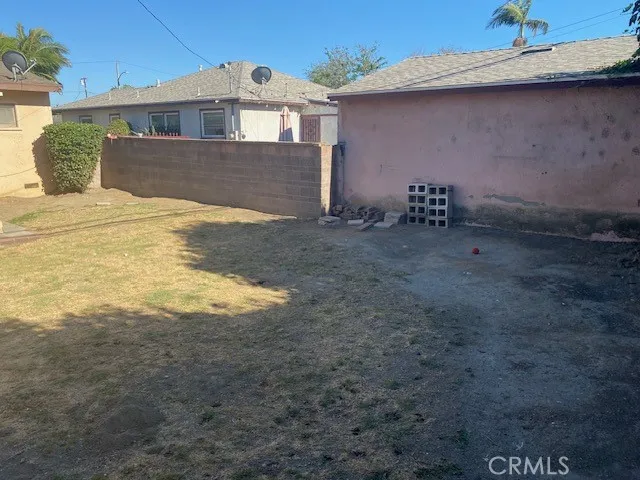 1203 S CASTLEGATE AVENUE Compton, CA 90221