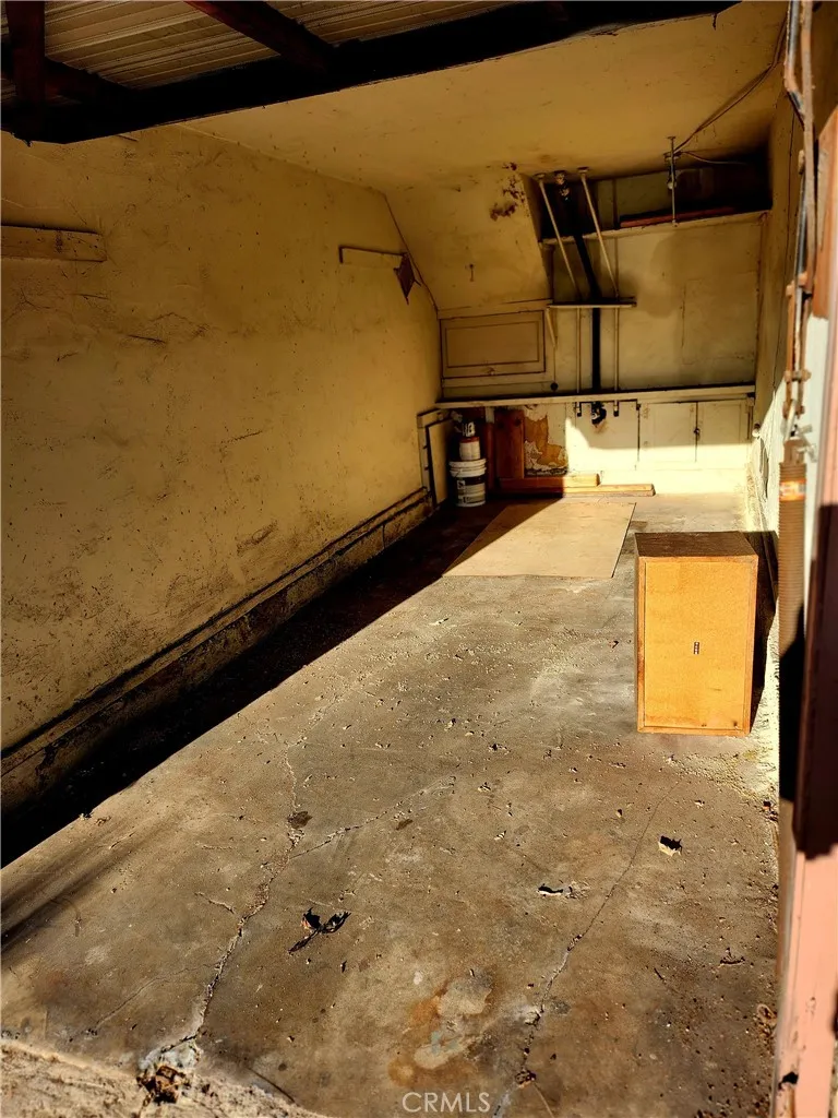 6812 S Van Ness Los Angeles, CA 90047