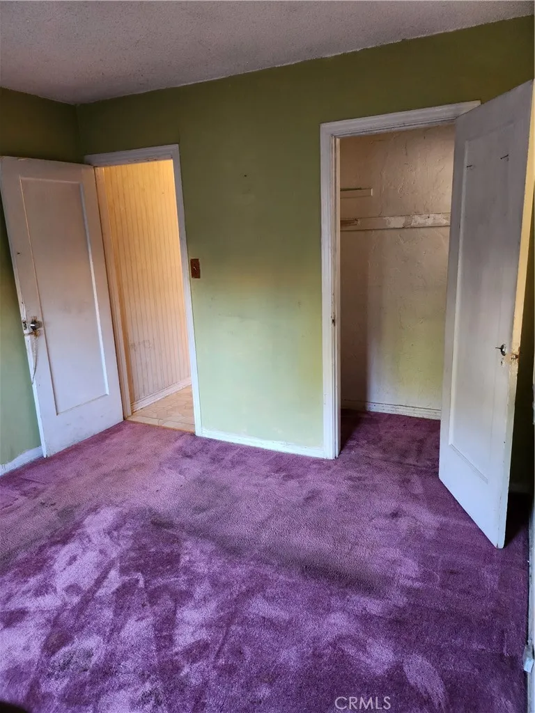 6812 S Van Ness Los Angeles, CA 90047