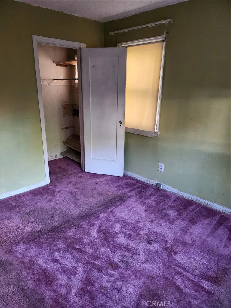 6812 S Van Ness Los Angeles, CA 90047