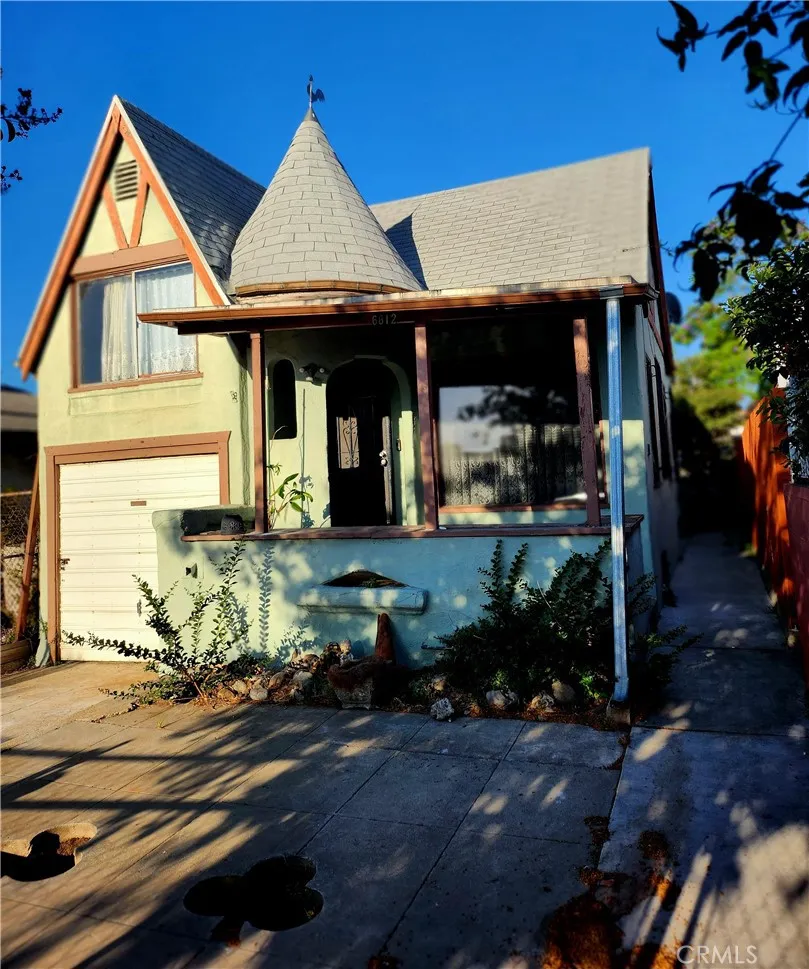 6812 S Van Ness Los Angeles, CA 90047