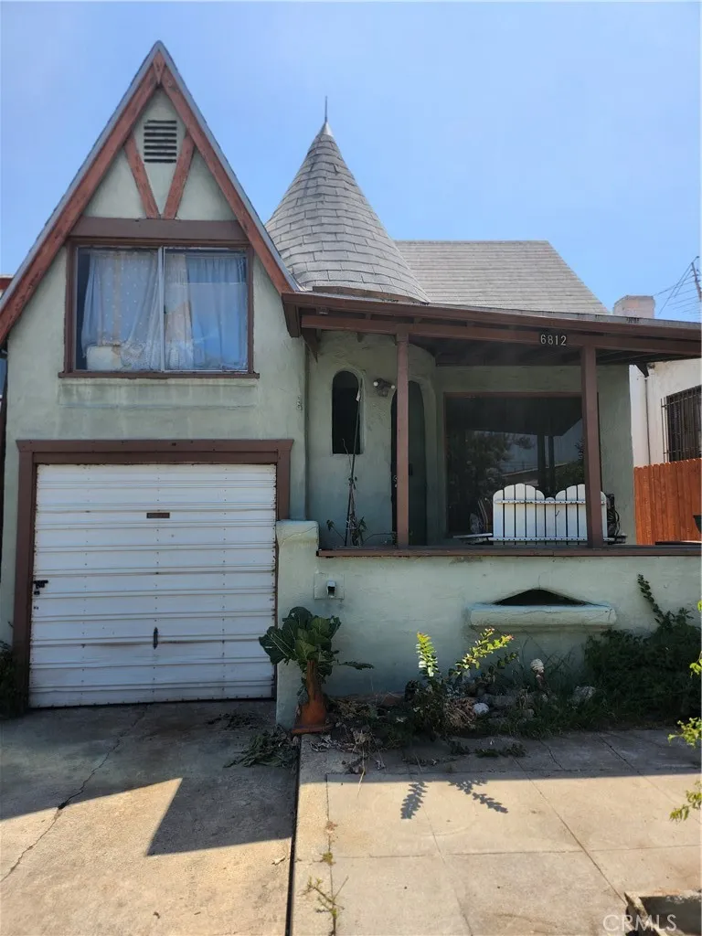 6812 S Van Ness Los Angeles, CA 90047