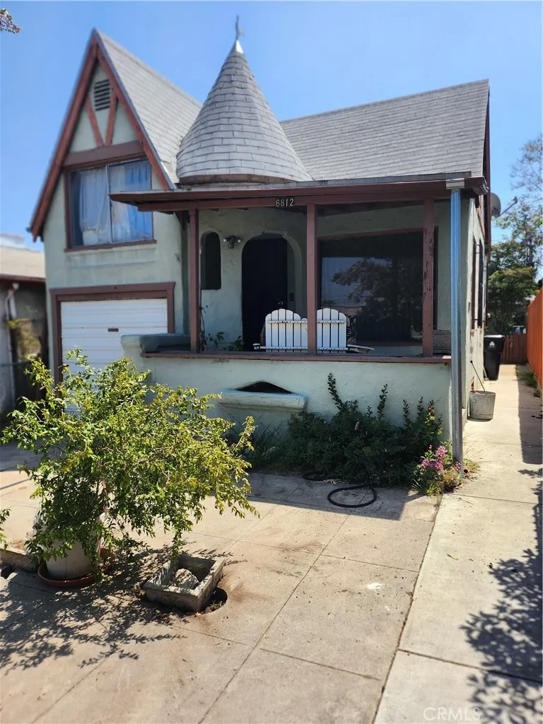 6812 S Van Ness Los Angeles, CA 90047