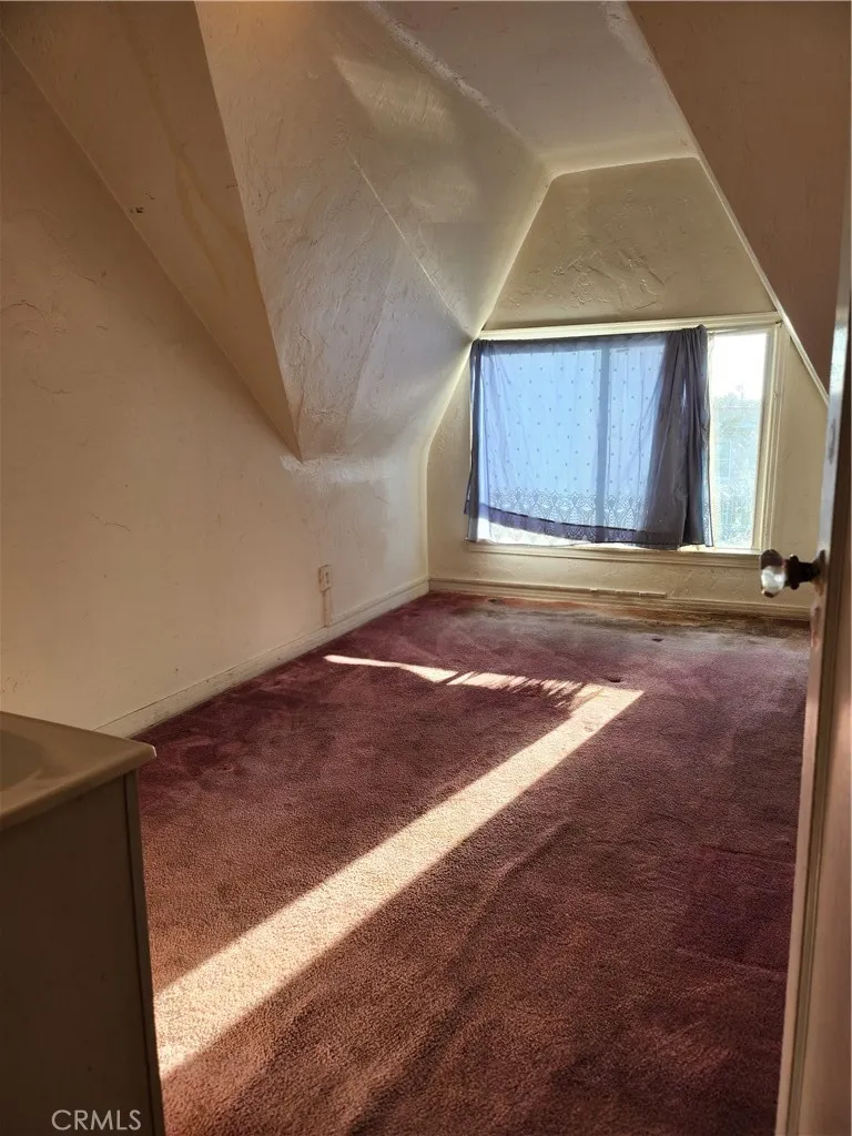 6812 S Van Ness Los Angeles, CA 90047