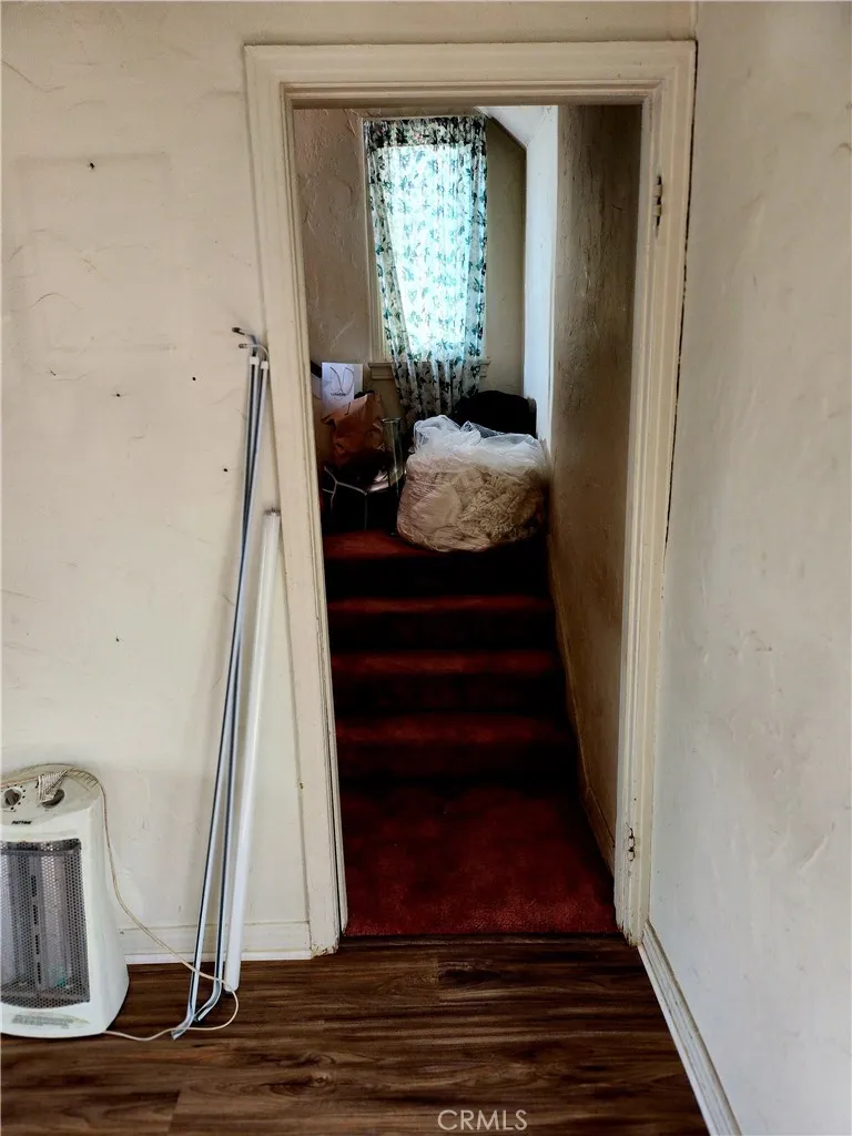 6812 S Van Ness Los Angeles, CA 90047
