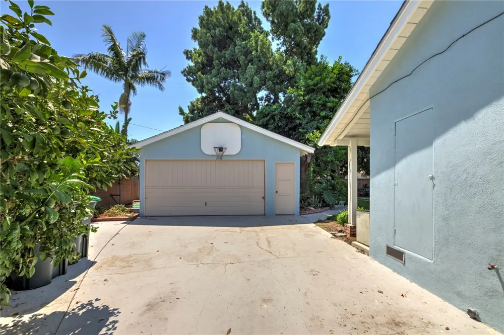 9932 Belfair Street Bellflower, CA 90706