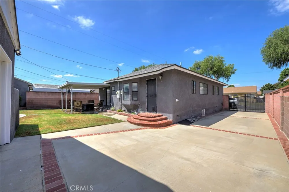 14024 Ocana Bellflower, CA 90706