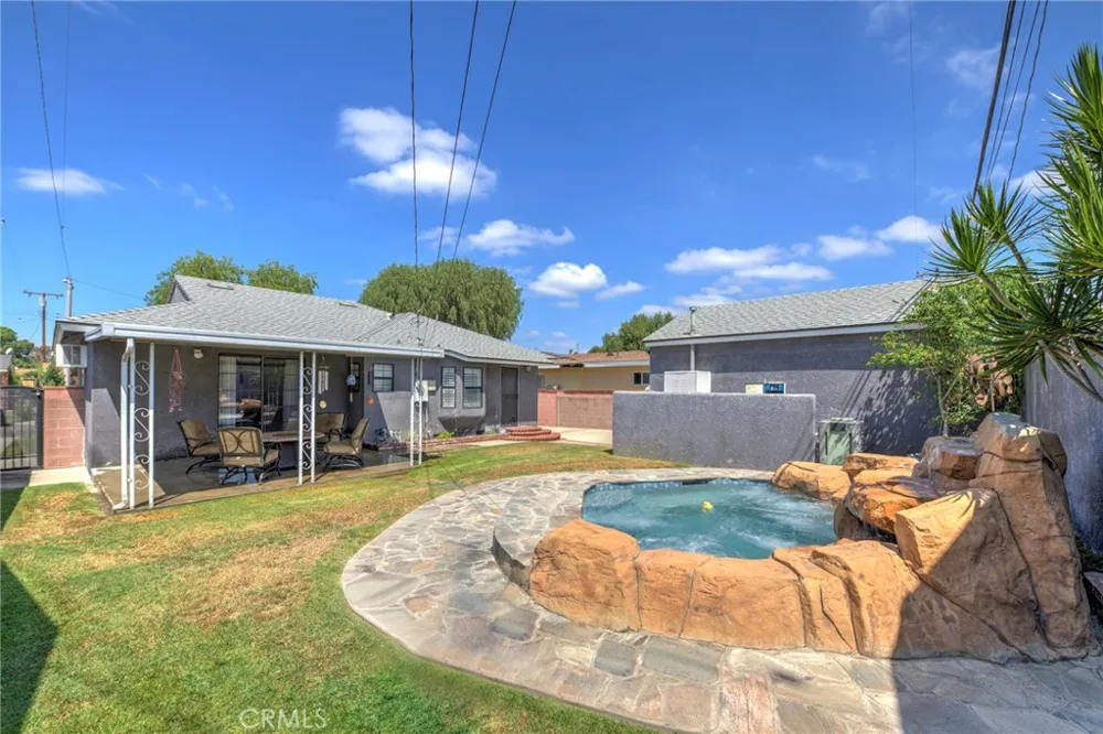14024 Ocana Bellflower, CA 90706