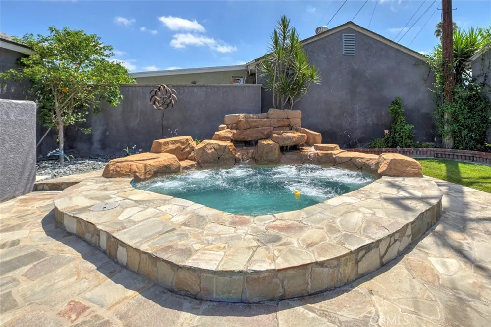 14024 Ocana Bellflower, CA 90706