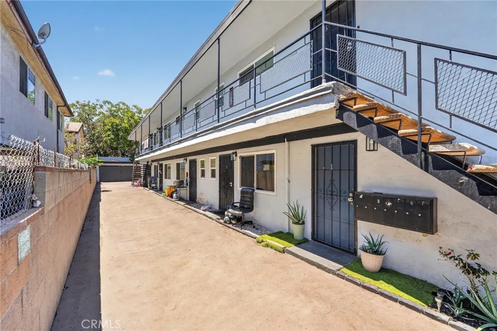 823 Lagoon Wilmington, CA 90744